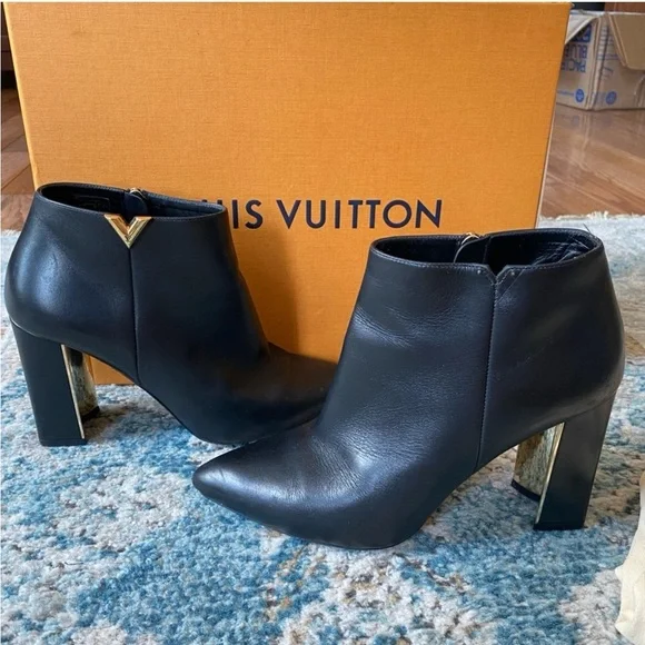 Louis Vuitton SKYLINE LEATHER ANKLE BOOTS - Picture 1 of 6